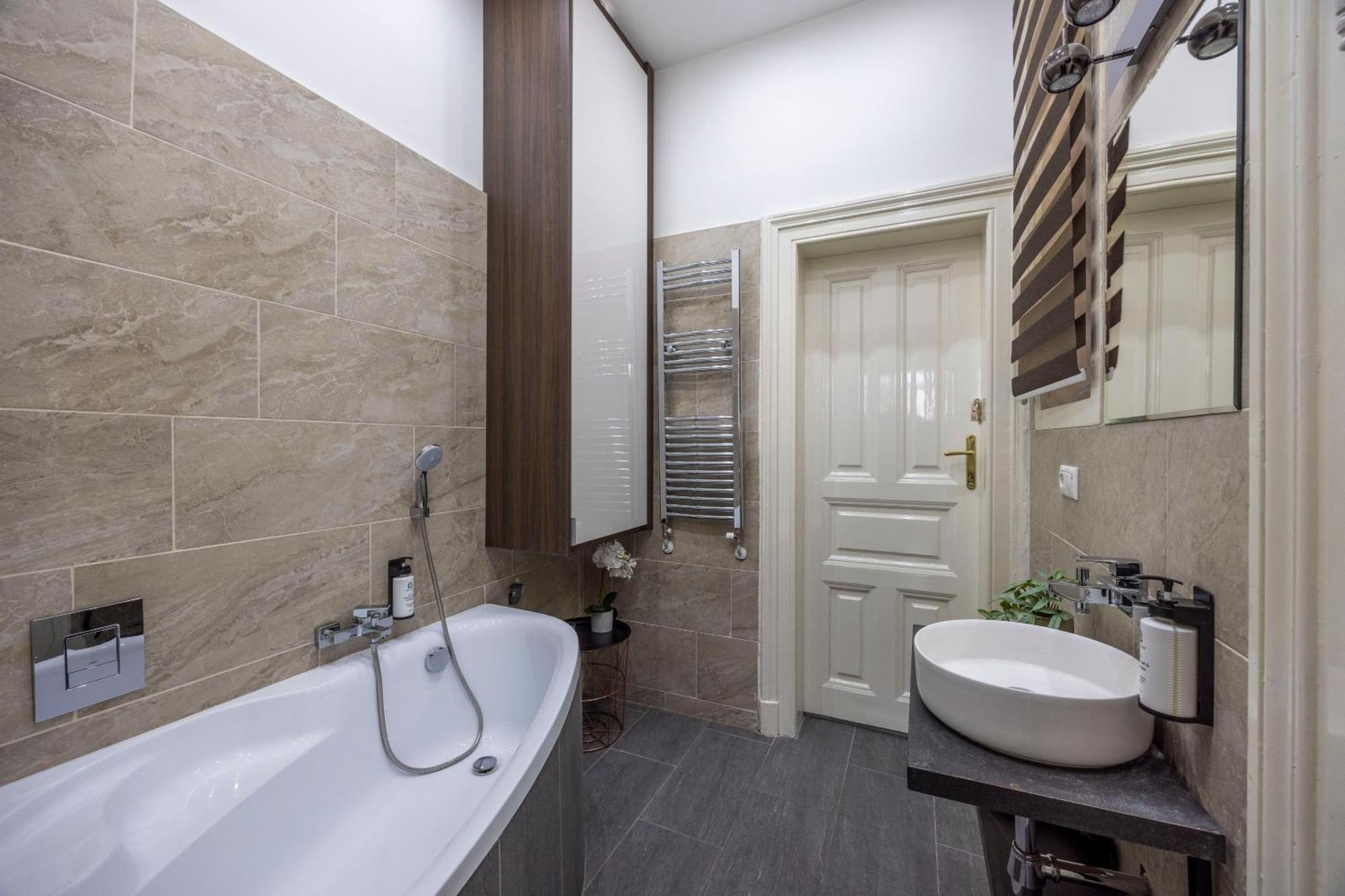 Luxurious Central Elizabeth Grand Suite W' Sauna Budapest Exterior photo